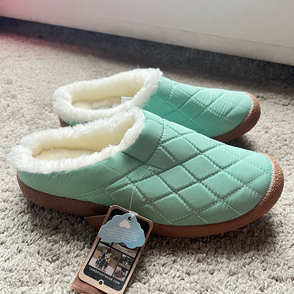 Lamo. Cozy Mint Quilted Women's Slippers. Size 8